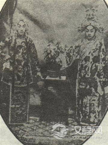 京剧《富春楼》小兰英饰周翠屏、露兰春饰陈魁