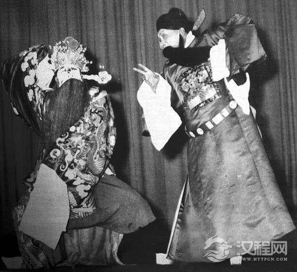 京剧《打严嵩》雷喜福饰邹应龙、侯喜瑞饰严嵩
