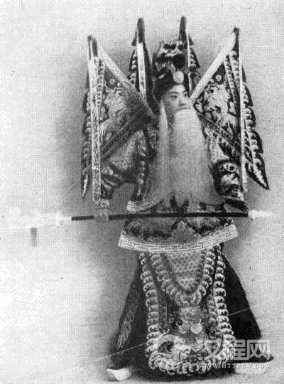 《定军山》迟世恭饰黄忠 《定军山》迟世恭饰黄忠