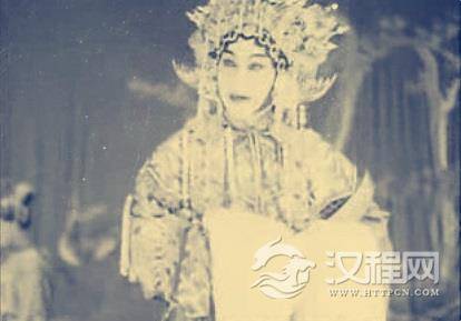 《大登殿》顾正秋饰王宝钏 《大登殿》顾正秋饰王宝钏