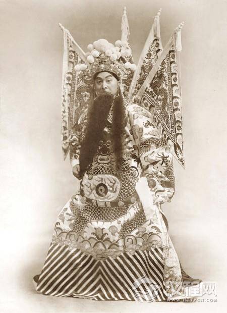 《镇潭州》张荣奎饰岳飞 《镇潭州》张荣奎饰岳飞