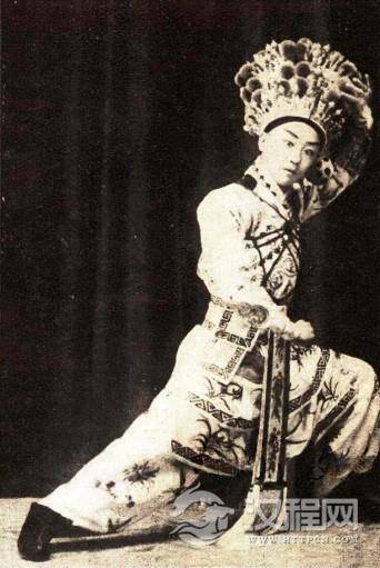 《恶虎村》李万春饰黄天霸 《恶虎村》李万春饰黄天霸