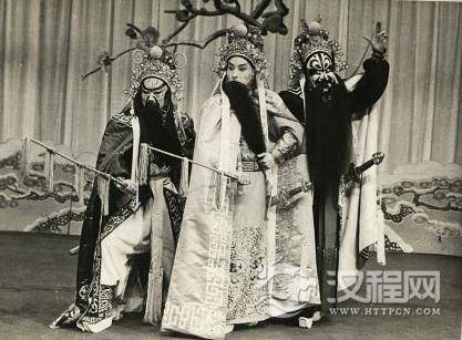 《初出茅庐》孙岳饰刘备、李嘉林饰关羽、吴钰璋饰张飞 《初出茅庐》孙岳饰刘备、李嘉林饰关羽、吴钰璋饰张飞