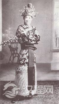 《法门寺》萧盛萱饰贾桂 《法门寺》萧盛萱饰贾桂