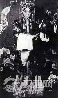 《锁麟囊》程砚秋饰薛湘灵 《锁麟囊》程砚秋饰薛湘灵