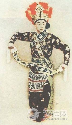 《恶虎村》李万春饰黄天霸 《恶虎村》李万春饰黄天霸