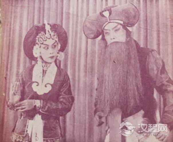 《打渔杀家》云燕铭饰萧桂英、李少春饰萧恩 《打渔杀家》云燕铭饰萧桂英、李少春饰萧恩