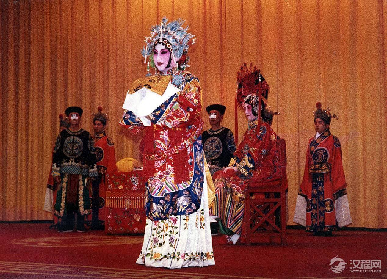 《大登殿》顾正秋饰王宝钏 《大登殿》顾正秋饰王宝钏