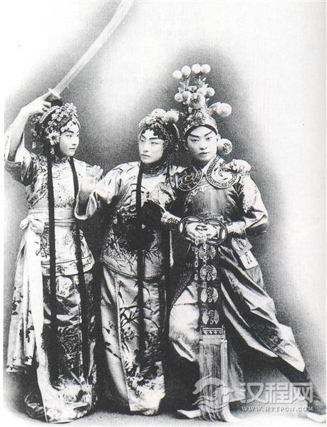 《虹霓关》程砚秋饰丫鬟、尚小云饰东方氏、梅兰芳饰王伯党 《虹霓关》程砚秋饰丫鬟、尚小云饰东方氏、梅兰芳饰王伯党