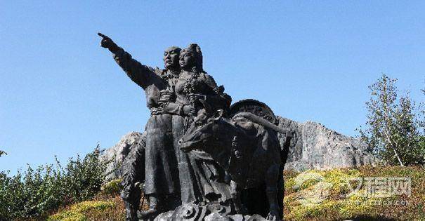 白马青牛的石像