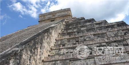 血色玛雅金字塔 血色玛雅金字塔
