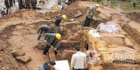 古墓发掘现场 古墓发掘现场