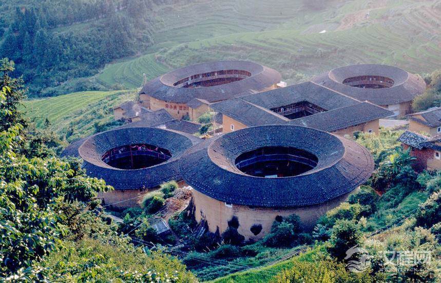 “东方古城堡”——永定土楼