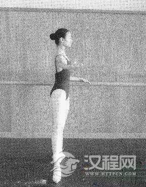 中专一年级擦地(扶把)