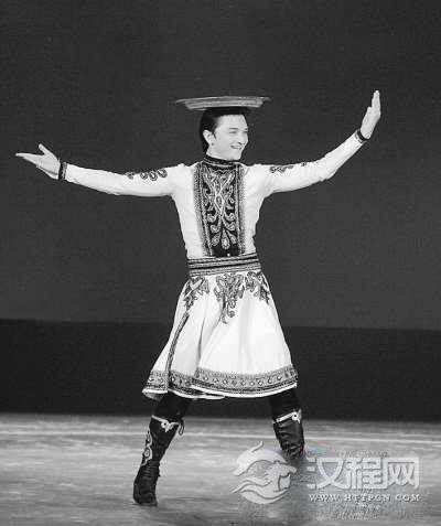 维吾尔族古老的民间舞蹈盘子舞