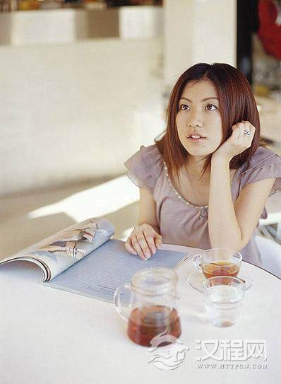 “空腹不宜饮普洱茶”还是“喝早茶好处多“呢？