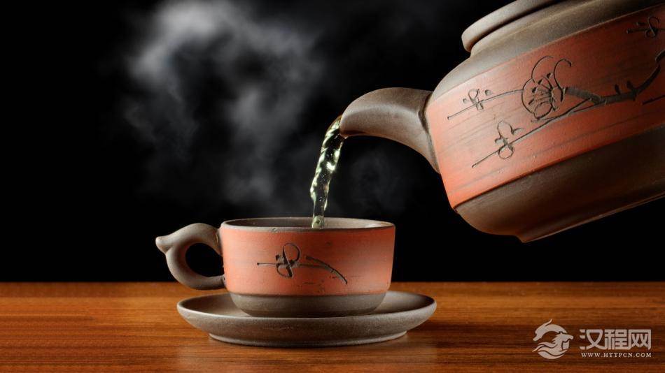 茶性必发于水 八分之茶遇水十分 可见茶与水的密切关系