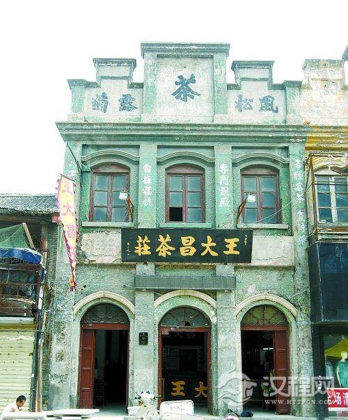 这座民国时期的建筑坐落在开封市鼓楼街。今年5月，我们采访时，正面临开封市政府对&ldquo;鼓楼&rdquo;进行整修、改造，&ldquo;王大昌&rdquo;能不能保留下来成为当时所有人心里的疑问。