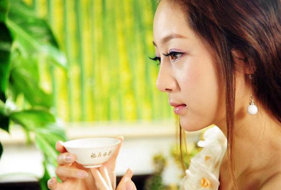 喝白茶对于女性好处非常多