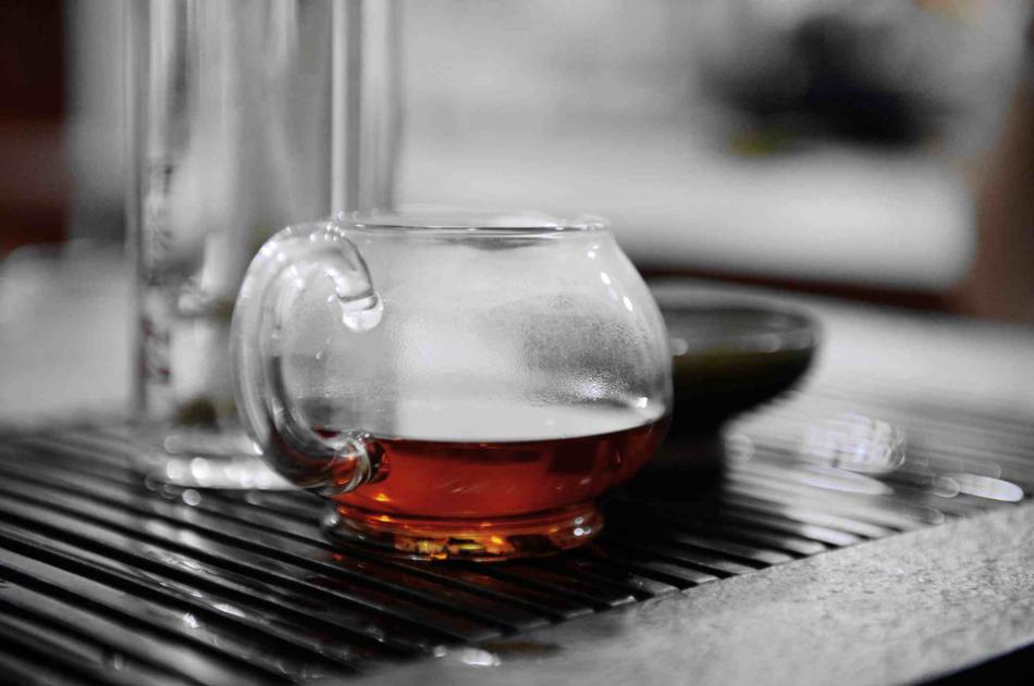 如何品鉴普洱茶韵味？