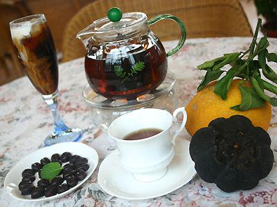 酸柑茶喝起来酸、甘、香、苦、涩，别有一番滋味