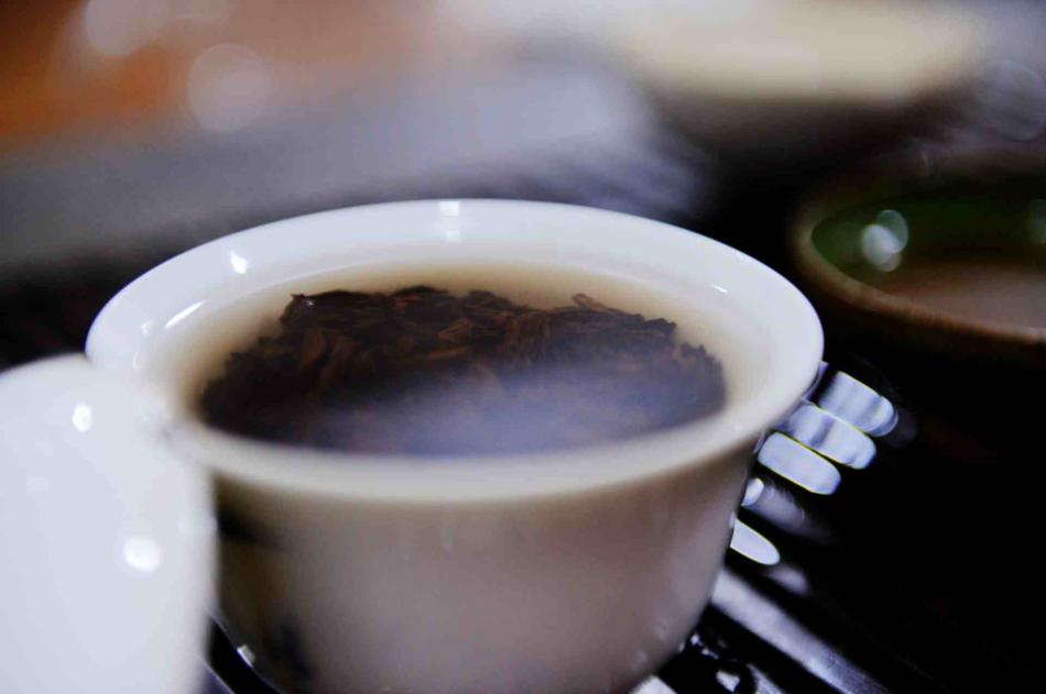 如何品鉴普洱茶？