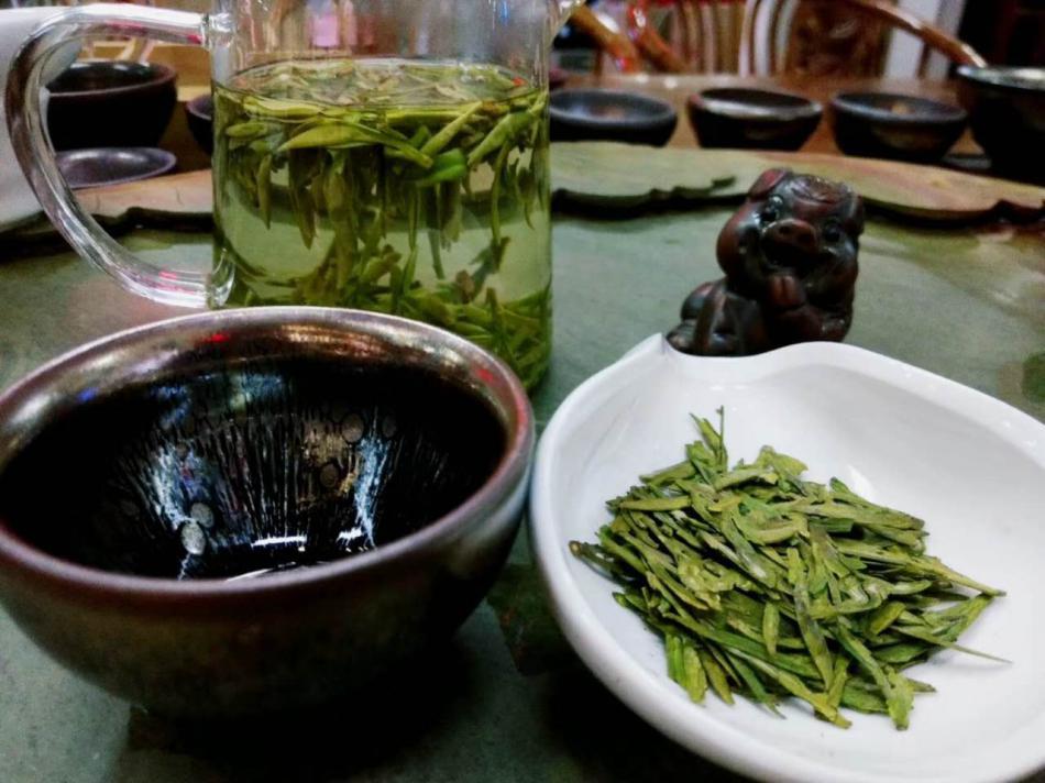 长期使用沾满茶垢的杯子可致癌