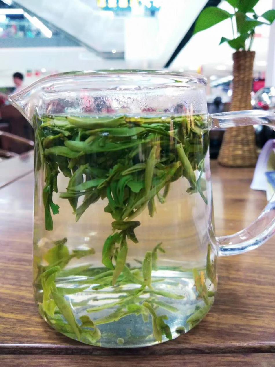 注意没喝完的茶最易形成茶垢