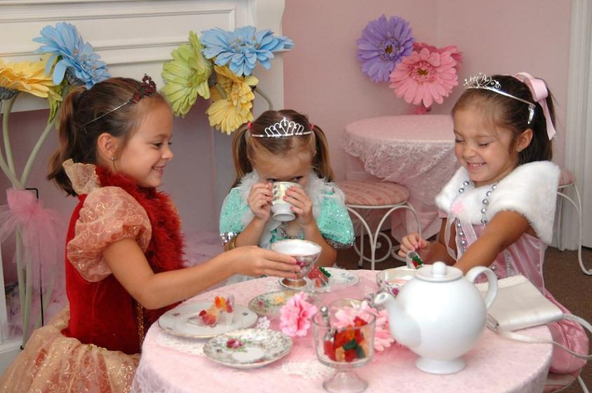 看人喝儿童适当喝点淡茶水，对生长发育有益