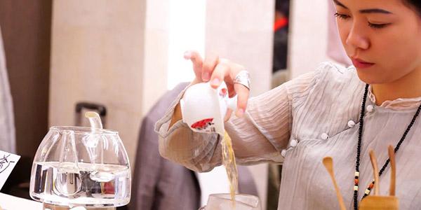 那么秋天更适合喝什么茶呢？