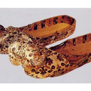 唐代变体宝相花纹锦鞋