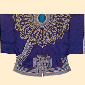 紫色缎百蝠百寿如意大云肩女马褂