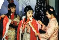 斗篷！俏丽风雪中