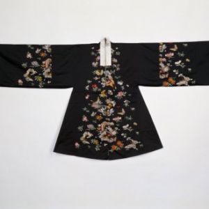 黑地折枝花卉百蝶纹妆花缎女帔