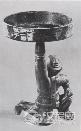 穿窄袖短衣的奴仆