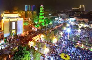 8公里6350组工艺花灯齐耀潮阳