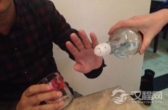 酒桌上最让人讨厌的4种行为，第一种行为很常见，你见过哪几种？