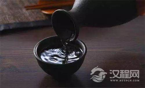 酒量不高的人如何在酒桌上坚持喝到最后？