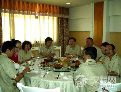 酒桌上应酬，牢记这6点不成文的规定，让你如鱼得水，别人还高兴