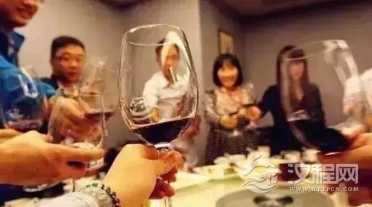 和老板关系再好，在酒桌上喝酒时也不要说这三句话，你说过几句