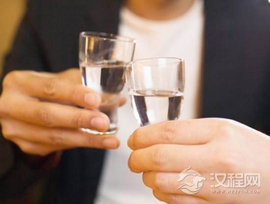 在酒桌上喝酒，喜欢把这三句话挂在嘴边的人，容易被领导刮目相看