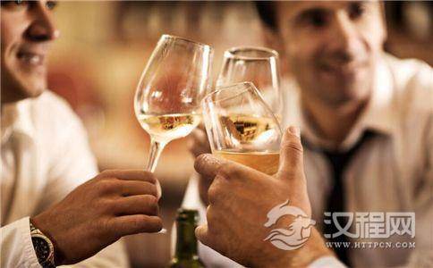 和老板关系再好，在酒桌上喝酒时也不要说这三句话，你说过几句