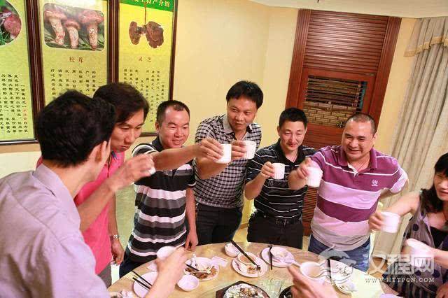 酒桌上，如果你轻信领导的这三句话，才是最愚蠢的人