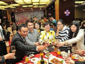 红酒，社交酒桌上的宠儿。