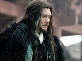 在酒桌上给领导敬酒，学会这些，让你玩转酒桌！