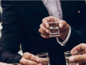 酒桌上最让人讨厌的4种行为，第一种行为很常见，你见过哪几种？