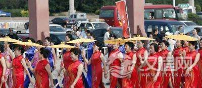 揭秘旗袍为什么开叉旗袍开叉的好处