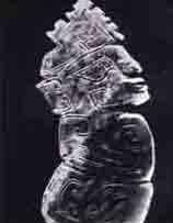 佩璜上戴高冠的男子商代的冠饰之二