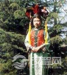 满族服饰的特点和风格是什么？满族服饰简介