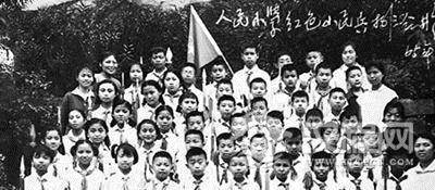 图说中国校服的百年变迁